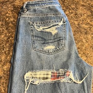 American Eagle Mom straight Jean. Size 8 regular. New condition.